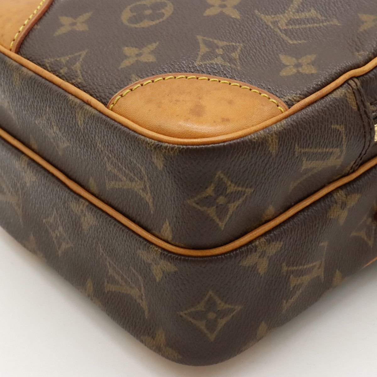 Louis Vuitton Louis Vuitton Louis Vuitton Monogram Amazon Shoulder Bag Pochette M45236 Canvas Crossbody Bag M45236 in Very Good Condition Size ONE SIZE - 3 Thumbnail