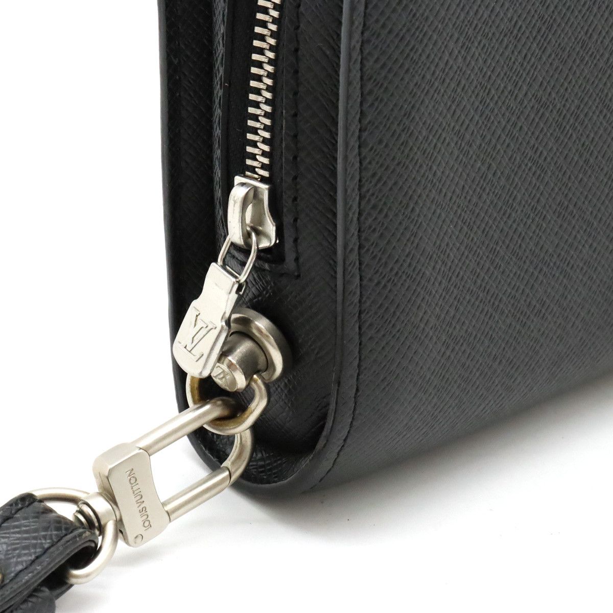 Louis Vuitton Louis Vuitton Louis Vuitton Taiga Baikal Clutch Bag M30182 Leather Clutch Bag M30182 in Great Condition Size ONE SIZE - 6 Thumbnail