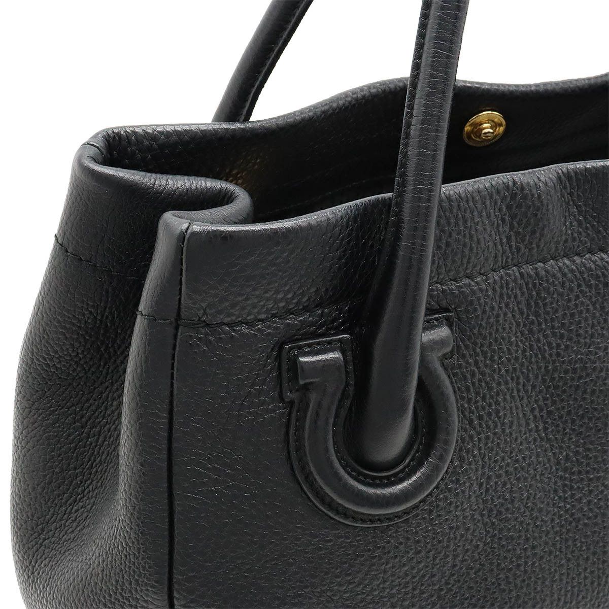Salvatore Ferragamo Salvatore Ferragamo Salvatore Ferragamo Leather Gancini Tote Bag AU-21 D447 Leather Tote Bag AU-21 D447 in Great Condition Size ONE SIZE - 5 Thumbnail