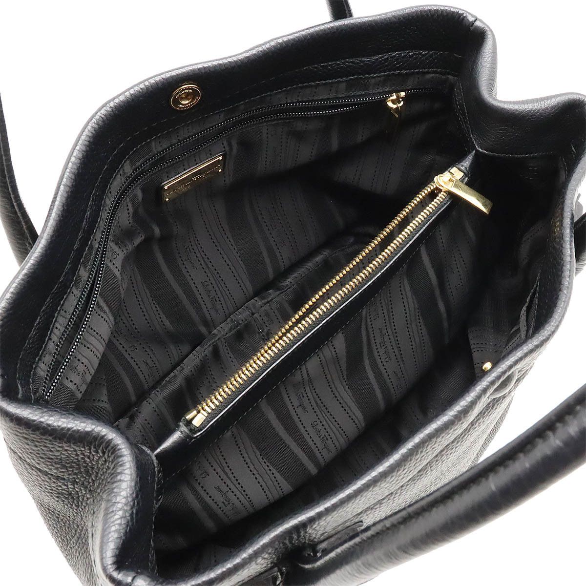 Salvatore Ferragamo Salvatore Ferragamo Salvatore Ferragamo Leather Gancini Tote Bag AU-21 D447 Leather Tote Bag AU-21 D447 in Great Condition Size ONE SIZE - 6 Thumbnail