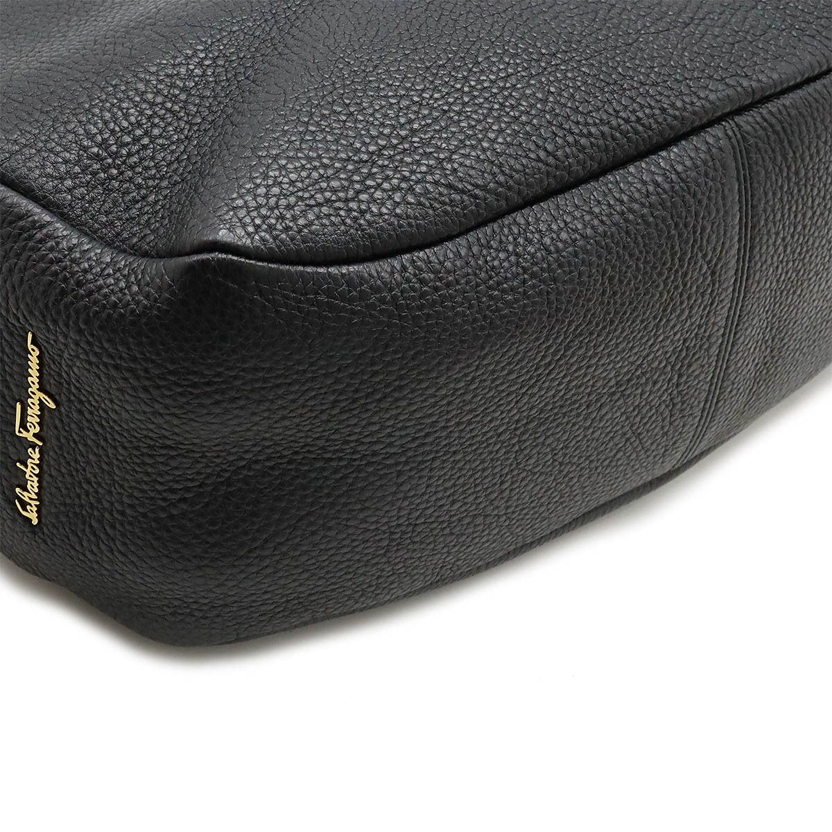 Salvatore Ferragamo Salvatore Ferragamo Salvatore Ferragamo Leather Gancini Tote Bag AU-21 D447 Leather Tote Bag AU-21 D447 in Great Condition Size ONE SIZE - 3 Thumbnail