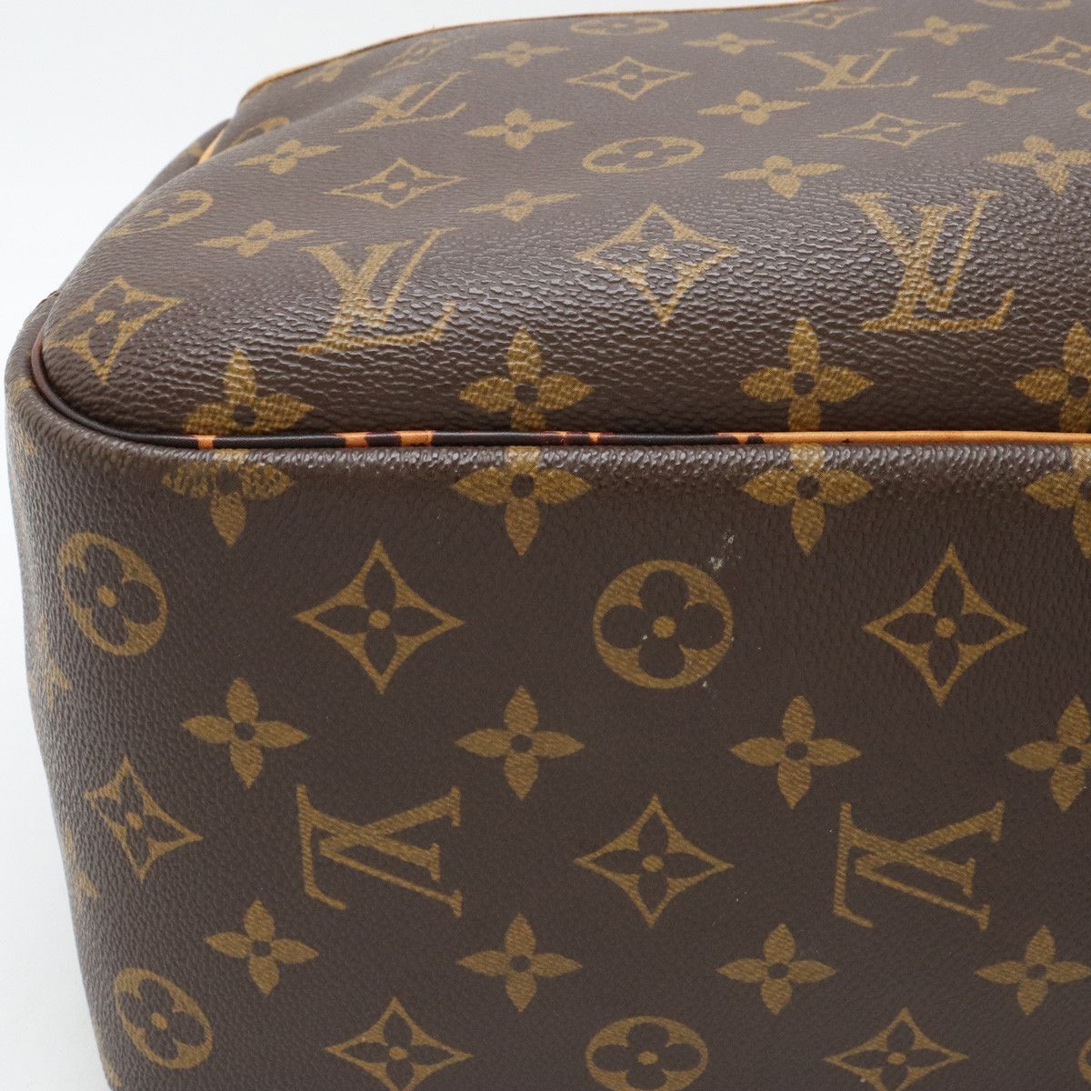 Louis Vuitton Louis Vuitton Louis Vuitton Monogram Bowling Vanity Deauville Handbag M47270 Canvas Handbag M47270 in Very Good Condition Size ONE SIZE - 4 Thumbnail