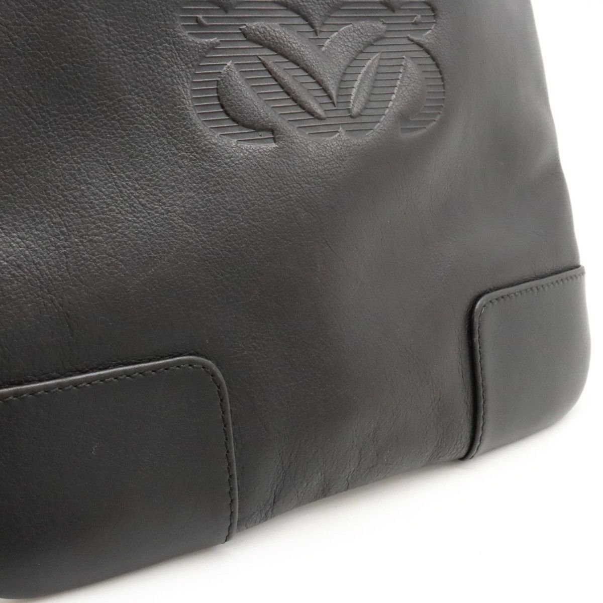 Loewe Loewe Loewe Anagram Leather Shoulder Bag Pochette Leather Crossbody Bag in Very Good Condition Size ONE SIZE - 7 Thumbnail