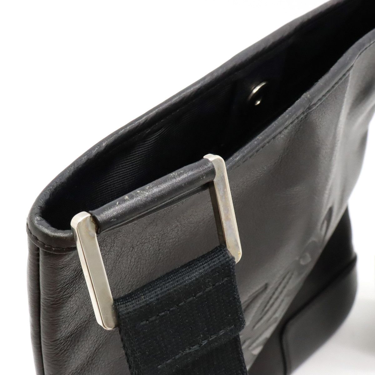 Loewe Loewe Loewe Anagram Leather Shoulder Bag Pochette Leather Crossbody Bag in Very Good Condition Size ONE SIZE - 4 Thumbnail