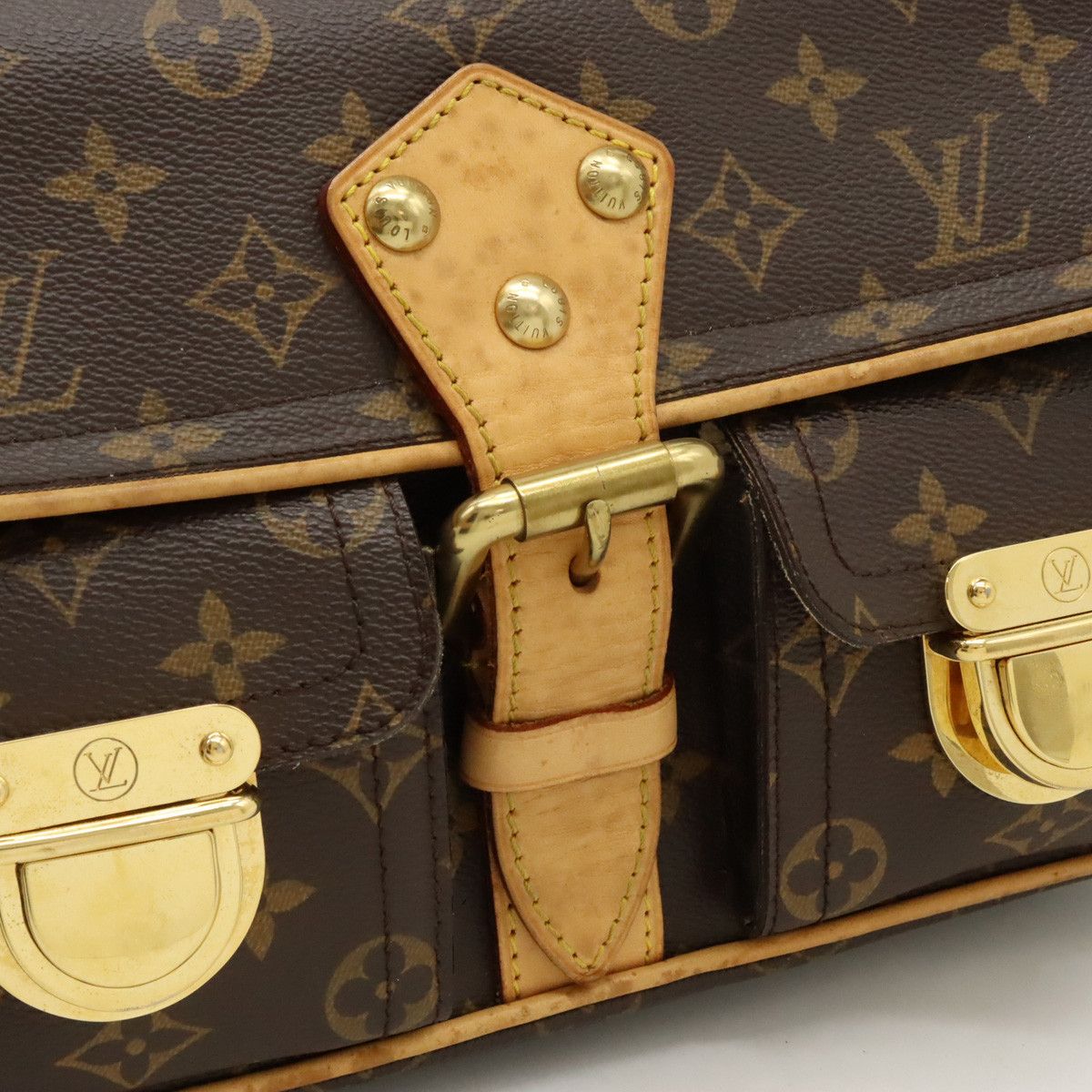 Louis Vuitton Louis Vuitton Louis Vuitton Monogram Hudson PM Shoulder Bag M40027 Canvas Shoulder Bag M40027 in Good Condition Size ONE SIZE - 7 Thumbnail