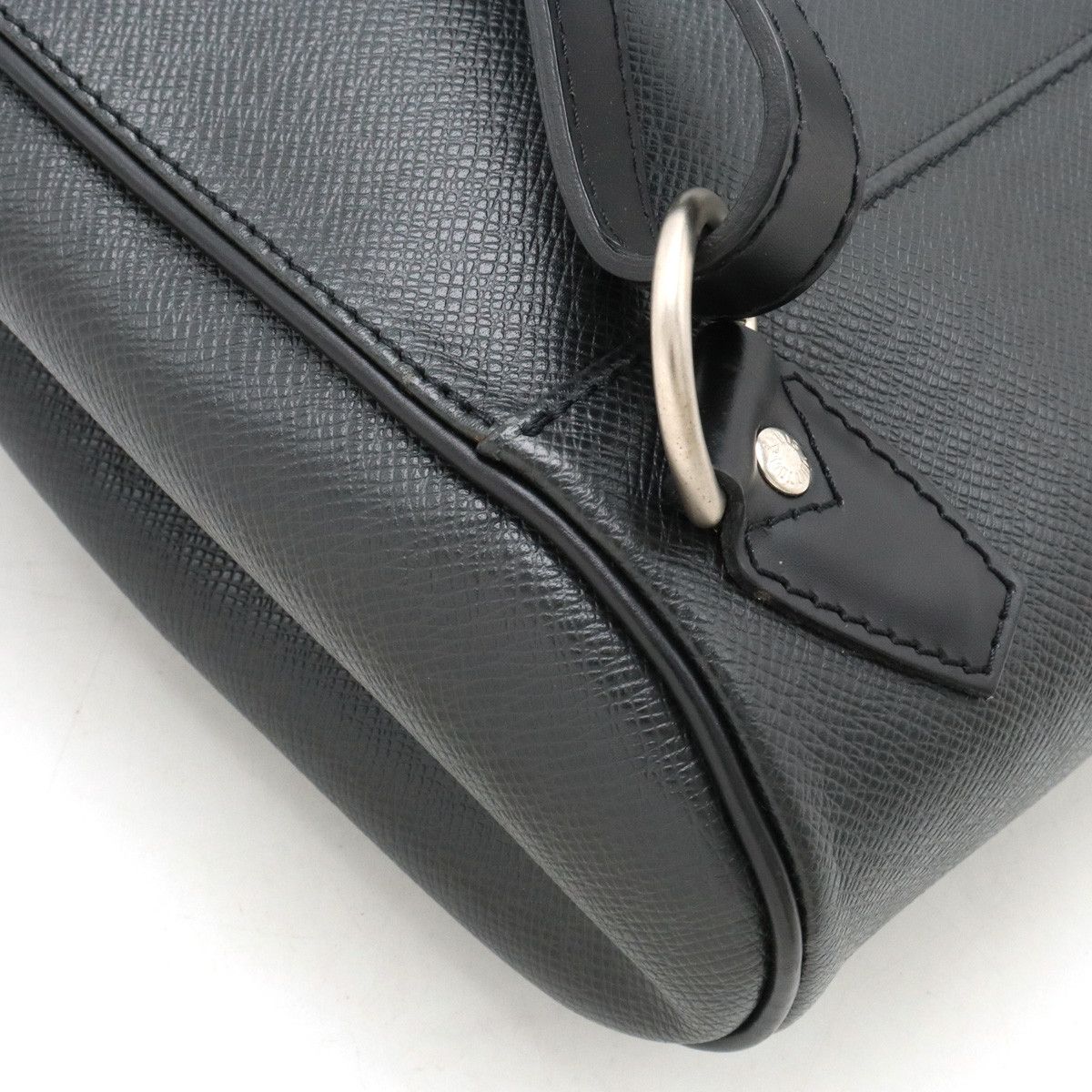 Louis Vuitton Louis Vuitton Louis Vuitton Taiga Leather Cassiar Backpack M30172 Leather Backpack M30172 in Great Condition Size ONE SIZE - 3 Thumbnail