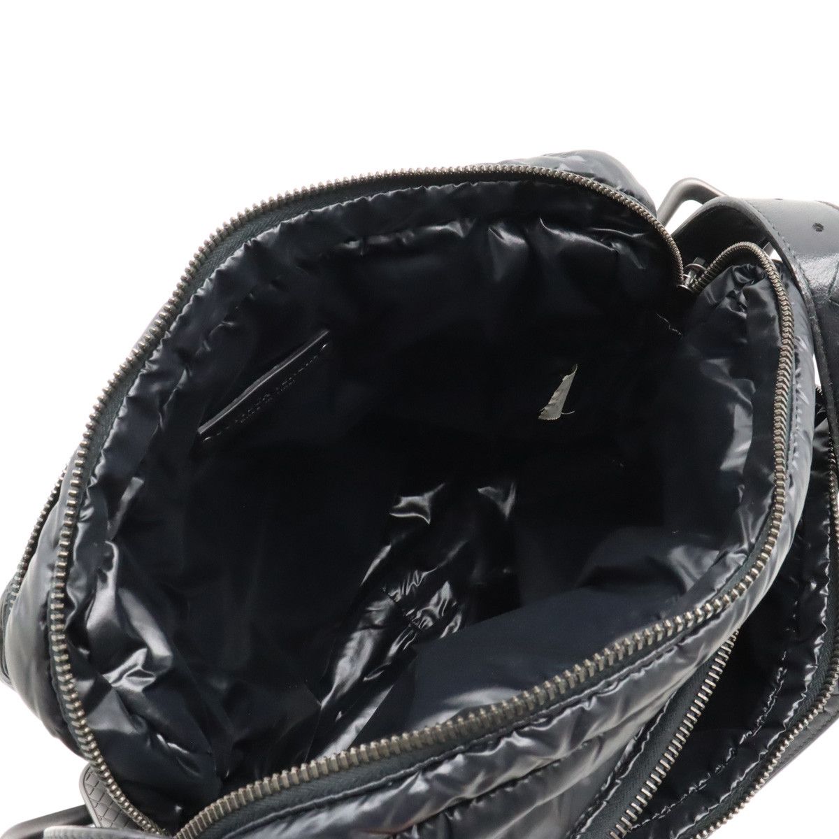 Bottega Veneta Bottega Veneta Bottega Veneta Nylon/Leather Spinnaker Shoulder Bag Canvas Crossbody Bag in Great Condition Size ONE SIZE - 8 Thumbnail