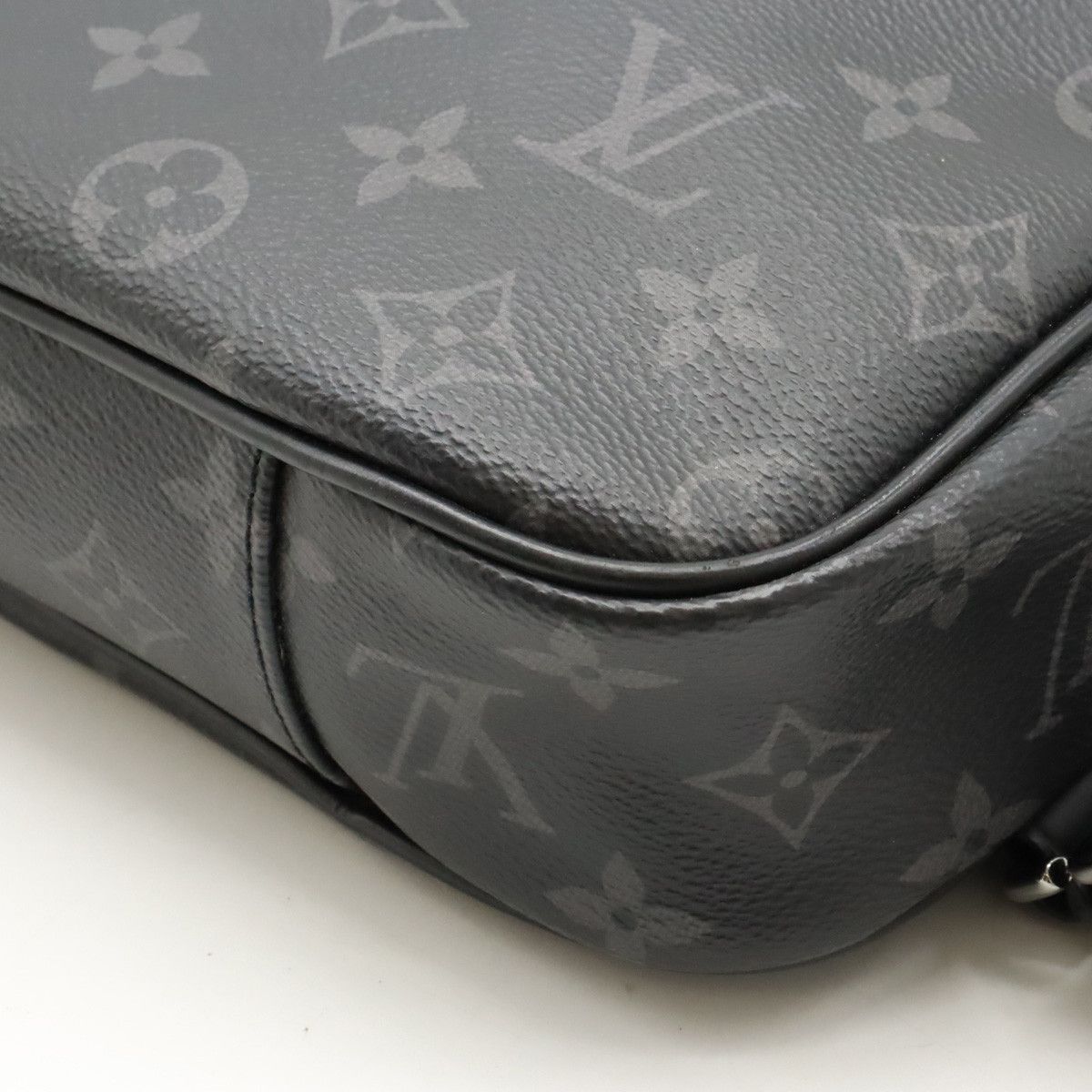 Louis Vuitton Louis Vuitton Louis Vuitton Monogram Eclipse Bum Bag M42906 Canvas Belt Bag M42906 in Very Good Condition Size ONE SIZE - 3 Thumbnail