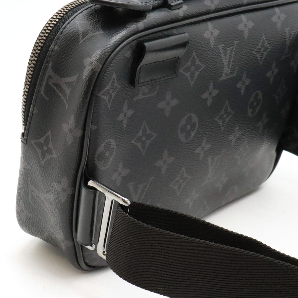 Louis Vuitton Louis Vuitton Louis Vuitton Monogram Eclipse Bum Bag M42906 Canvas Belt Bag M42906 in Very Good Condition Size ONE SIZE - 8 Thumbnail