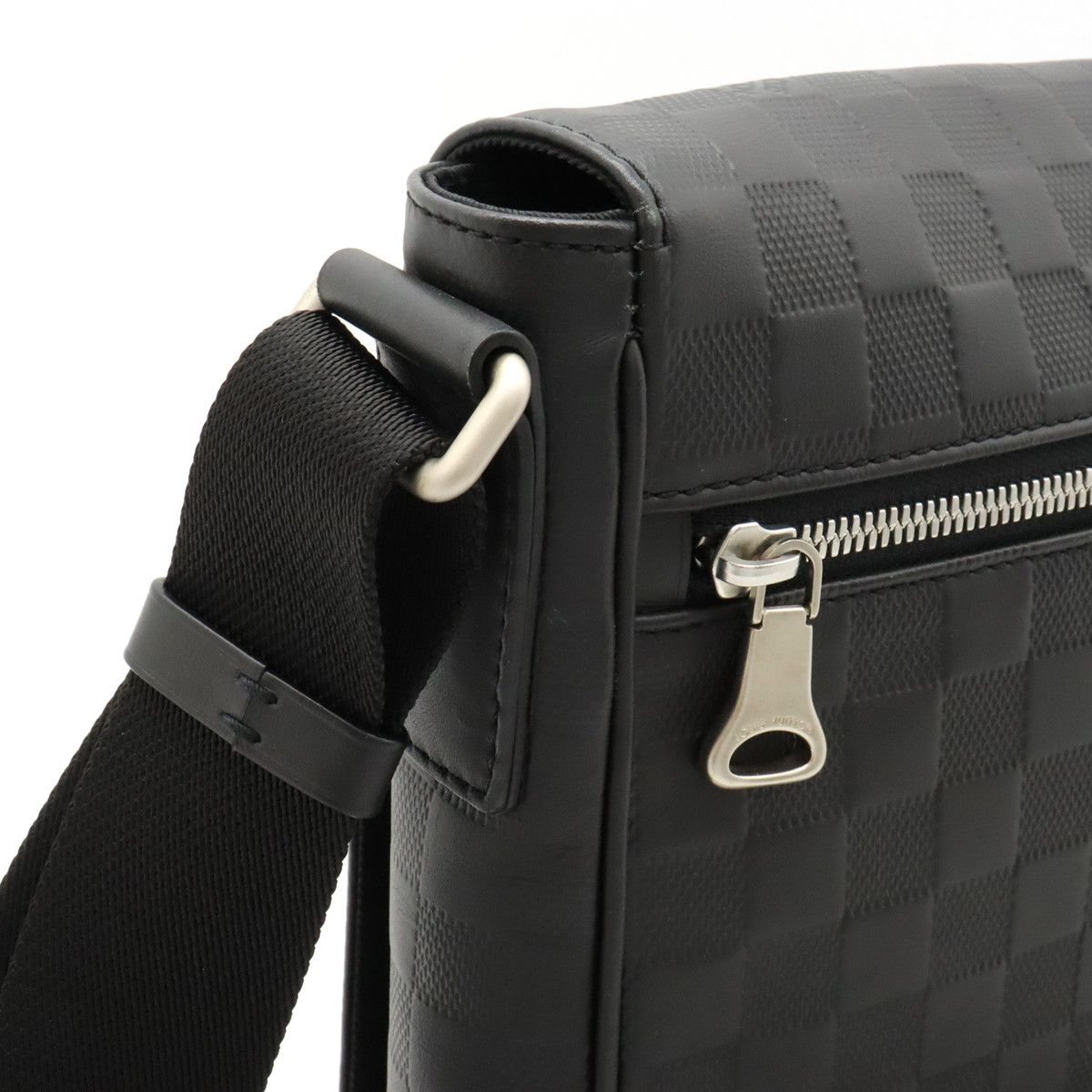 Louis Vuitton Louis Vuitton Louis Vuitton Damier Infini District PM Shoulder Bag N41033 Leather Crossbody Bag N41033 in Very Good Condition Size ONE SIZE - 4 Thumbnail