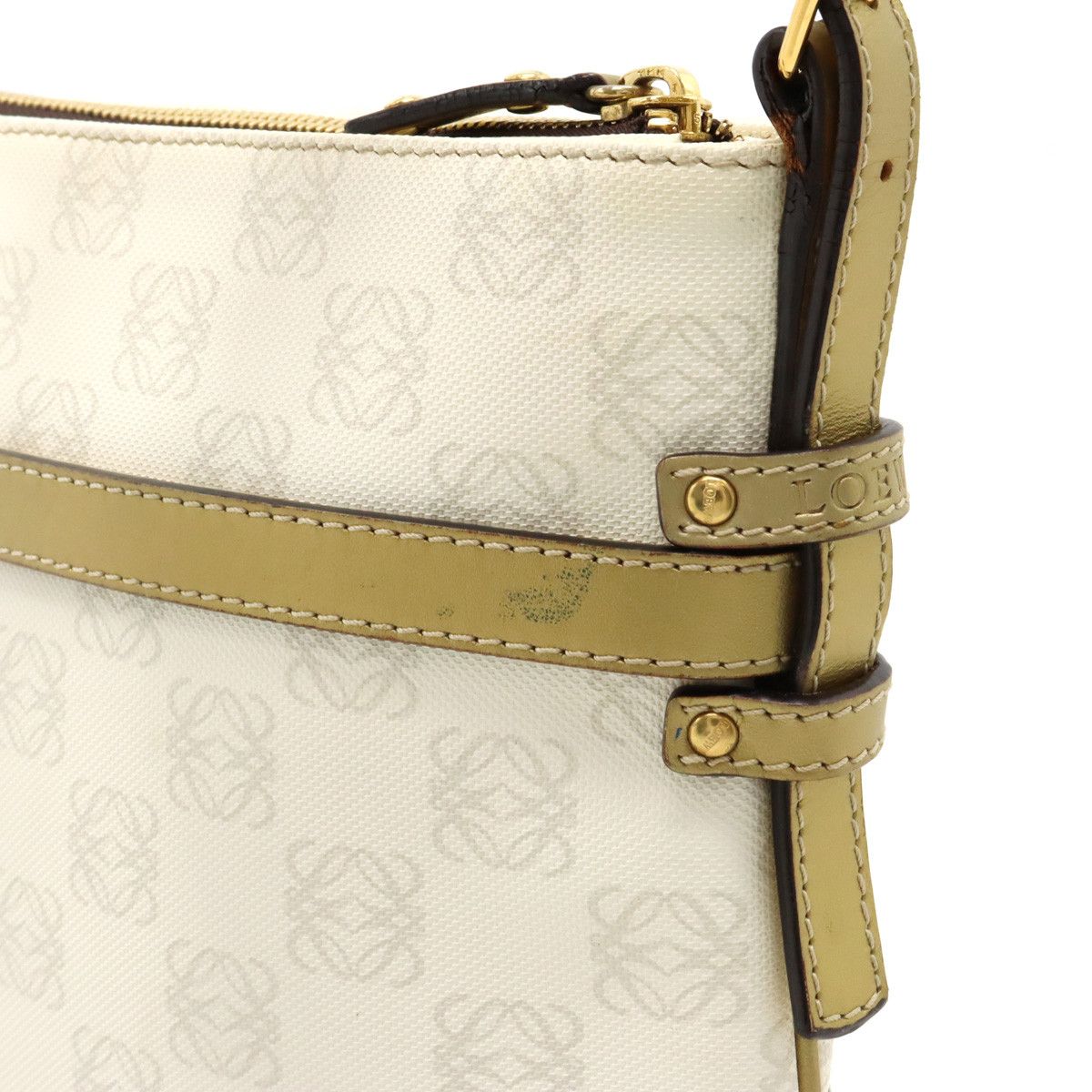 Loewe Loewe Loewe Anagram PVC Leather Shoulder Bag White Gold Canvas Crossbody Bag in Very Good Condition Size ONE SIZE - 6 Thumbnail