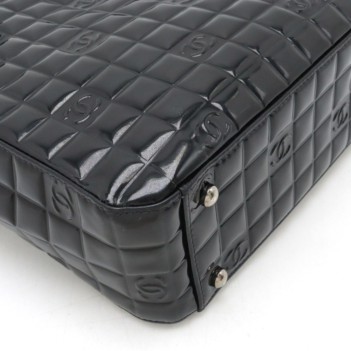 Chanel Chanel Chanel Patent Leather Chocobar Tote Bag A20131 Leather Handbag A20131 in Very Good Condition Size ONE SIZE - 3 Thumbnail