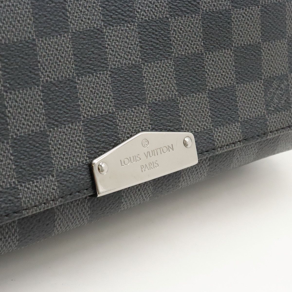 Louis Vuitton Louis Vuitton Louis Vuitton Damier Graphite District PM Messenger Bag N40349 Canvas Crossbody Bag N40349 in Great Condition Size ONE SIZE - 7 Thumbnail