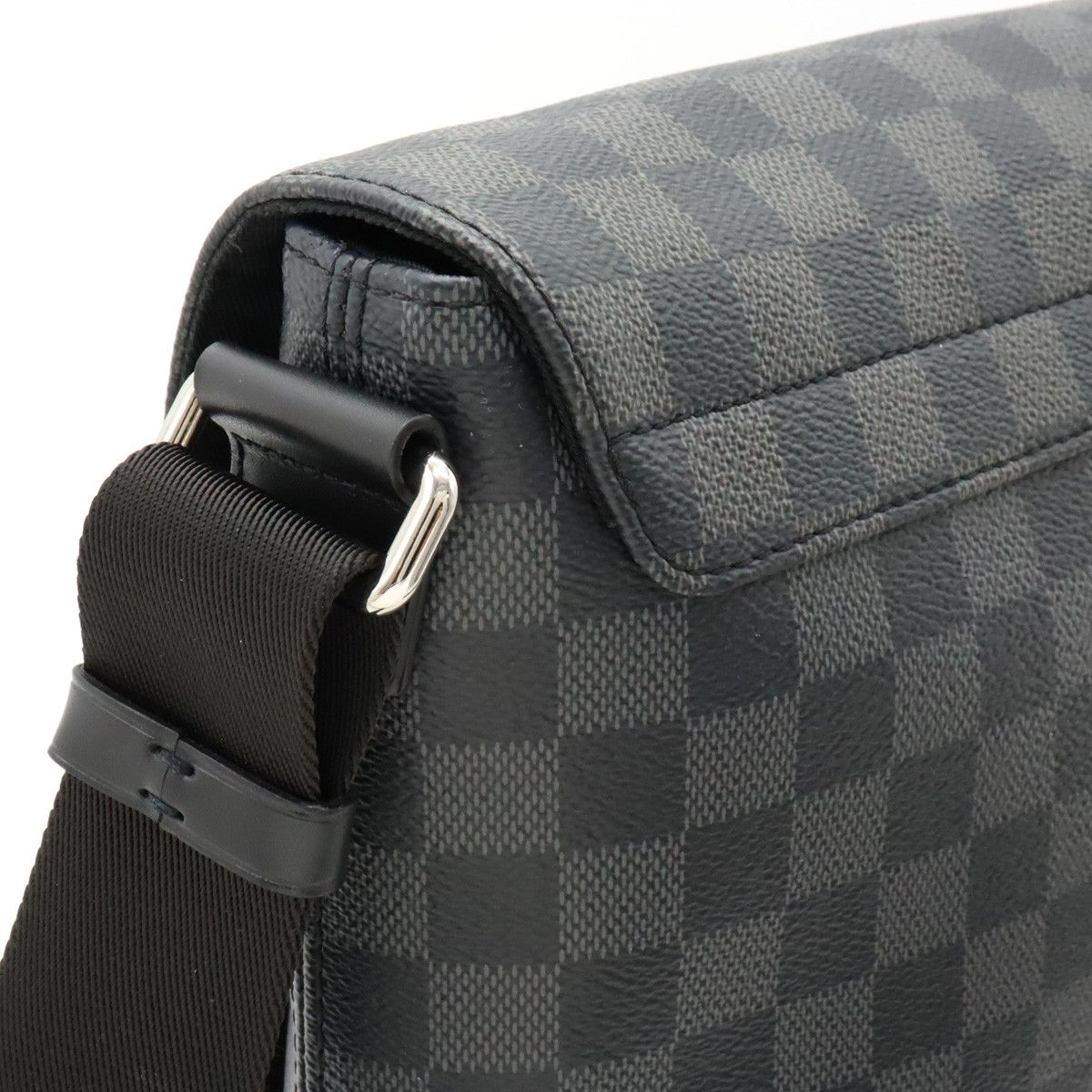 Louis Vuitton Louis Vuitton Louis Vuitton Damier Graphite District PM Messenger Bag N40349 Canvas Crossbody Bag N40349 in Great Condition Size ONE SIZE - 5 Thumbnail