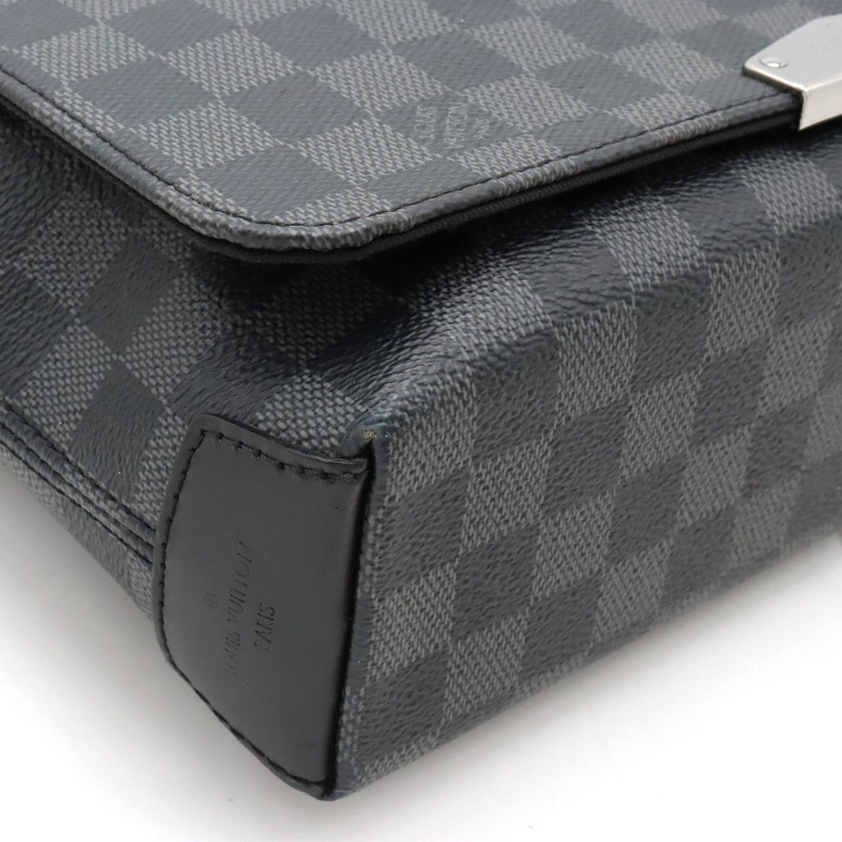 Louis Vuitton Louis Vuitton Louis Vuitton Damier Graphite District PM Messenger Bag N40349 Canvas Crossbody Bag N40349 in Great Condition Size ONE SIZE - 3 Thumbnail