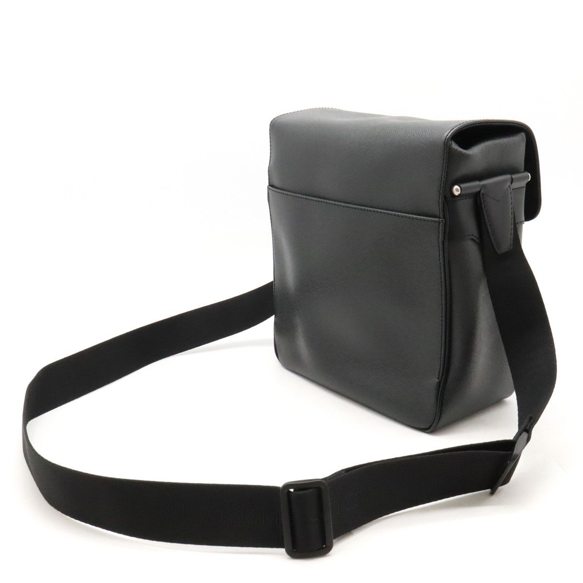 Louis Vuitton Louis Vuitton Louis Vuitton Taiga Leather Pochette Yalanga Shoulder Bag M30822 Leather Crossbody Bag M30822 in Great Condition Size ONE SIZE - 2 Thumbnail