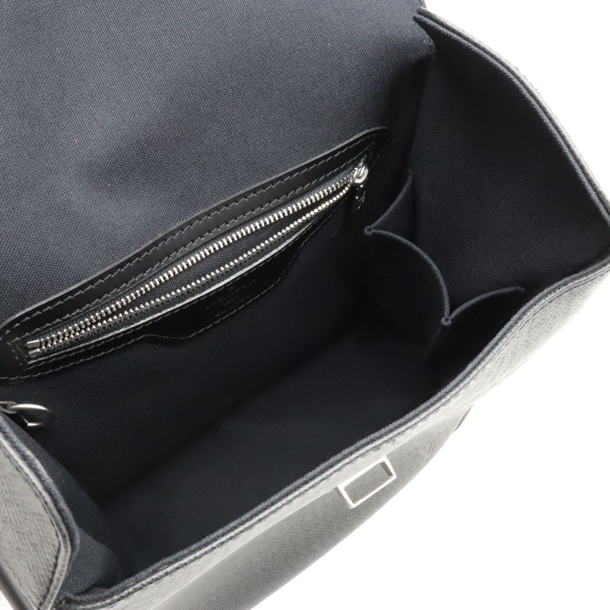 Louis Vuitton Louis Vuitton Louis Vuitton Taiga Leather Pochette Yalanga Shoulder Bag M30822 Leather Crossbody Bag M30822 in Great Condition Size ONE SIZE - 6 Thumbnail