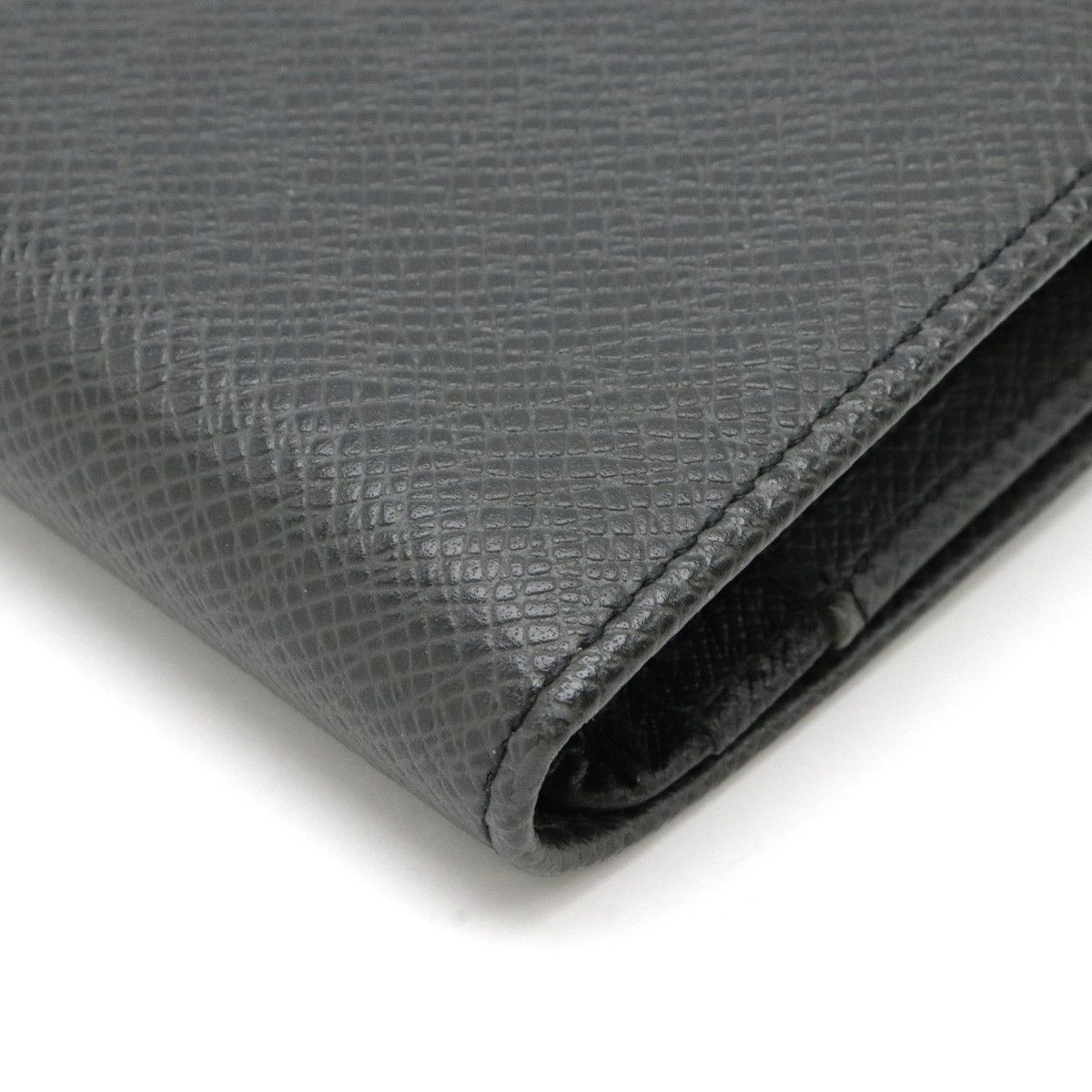 Louis Vuitton Louis Vuitton Louis Vuitton Taiga Leather Coin Case Black M32562 Leather Short Wallet M32562 in Very Good Condition Size ONE SIZE - 3 Thumbnail
