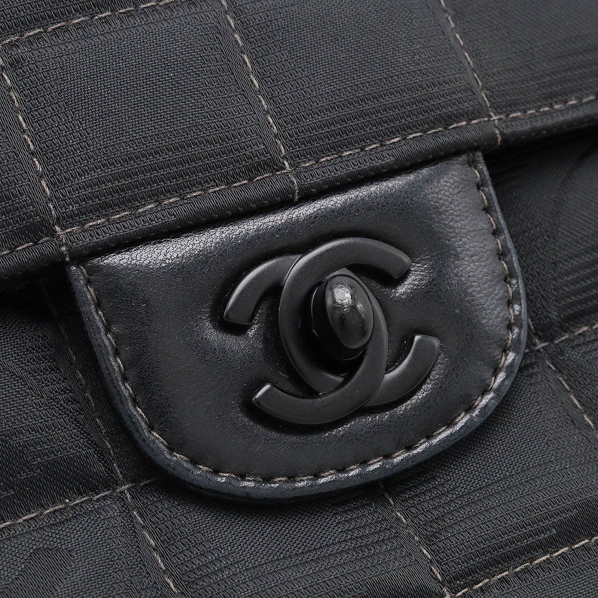 Chanel Chanel Chanel New Travel Line Nylon Jacquard/Leather Chain Shoulder Bag A15316 Canvas Shoulder Bag A15316 in Very Good Condition Size ONE SIZE - 5 Thumbnail