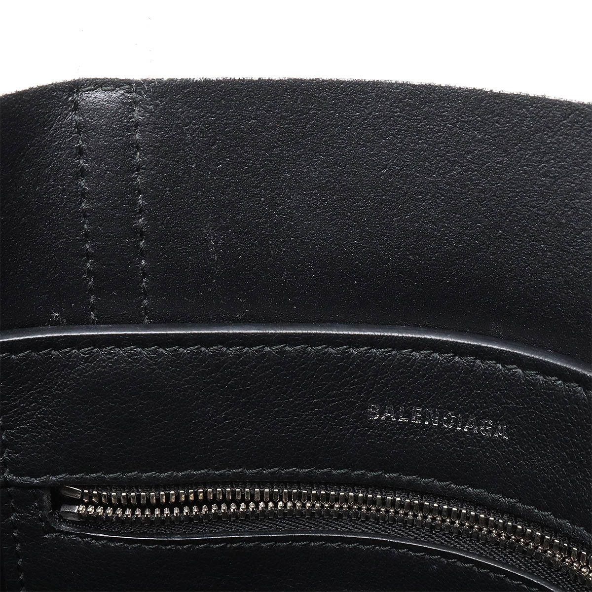 Balenciaga Balenciaga Balenciaga Leather EVERYDAY Tote XXS 2WAY Bag 551815 Leather Tote Bag 551815 in Very Good Condition Size ONE SIZE - 7 Thumbnail