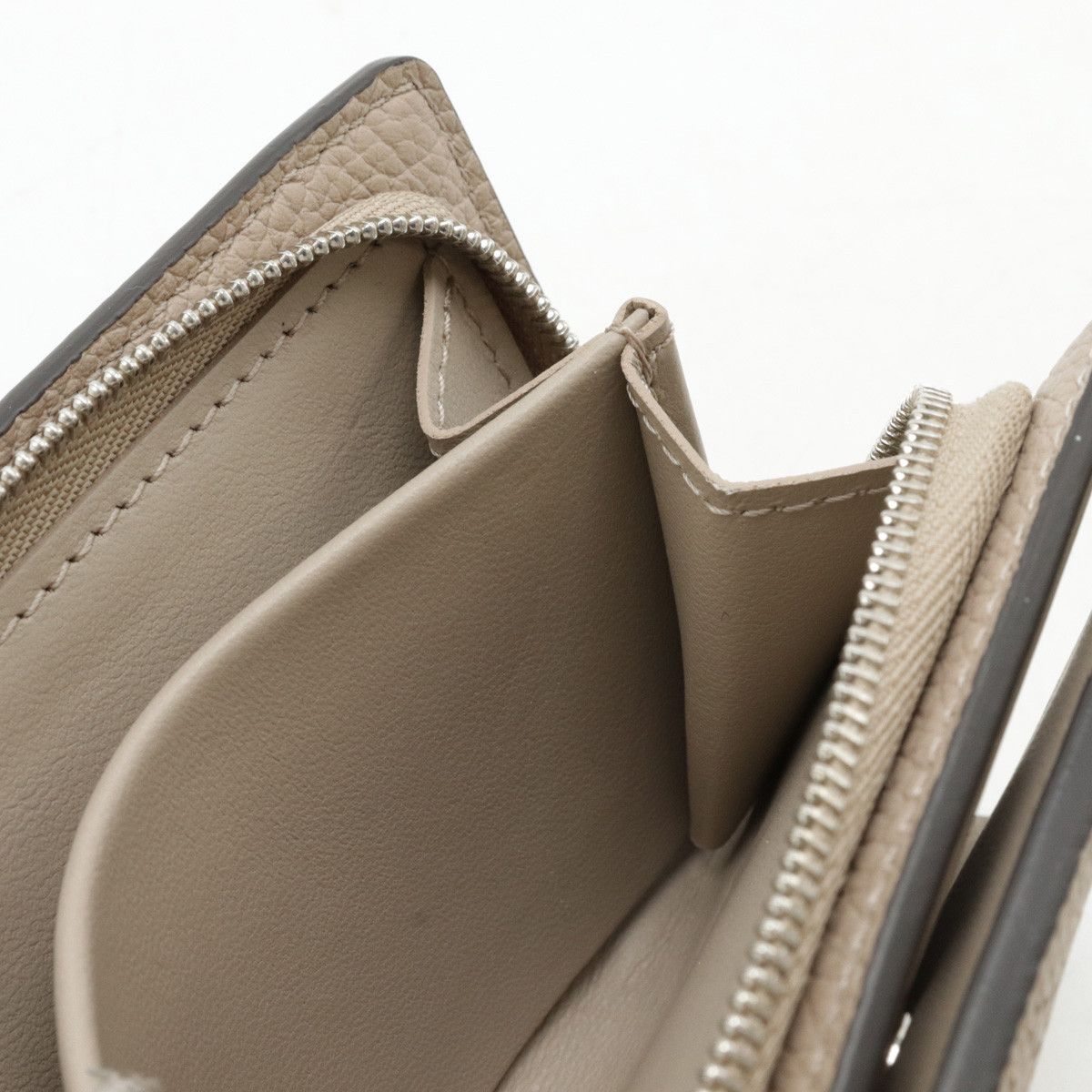 Louis Vuitton Louis Vuitton Louis Vuitton Mahina Leather Monogram Claire Compact Wallet M80817 Leather Short Wallet M80817 in Pristine Condition Size ONE SIZE - 7 Thumbnail