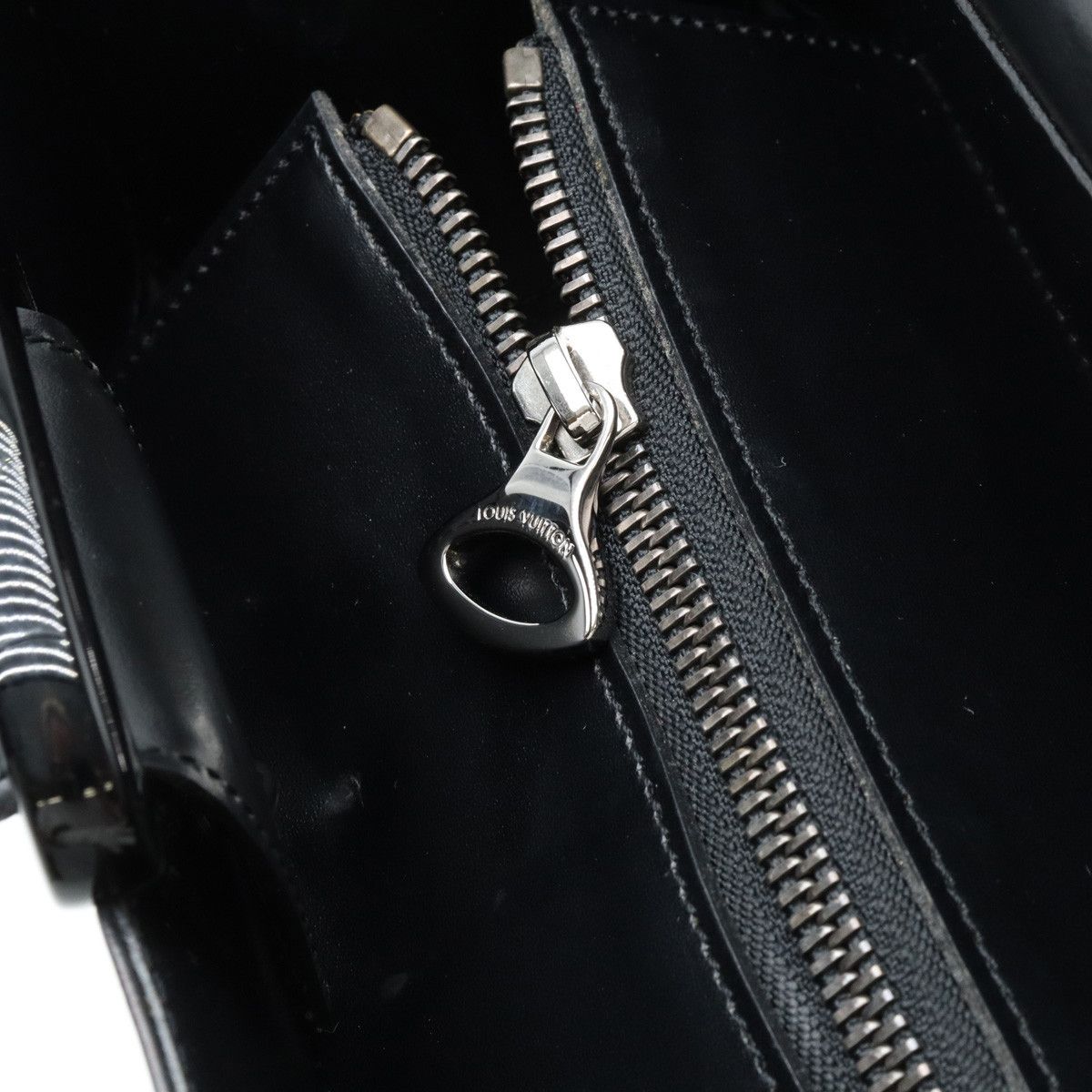 Louis Vuitton Louis Vuitton Louis Vuitton Epi Leather Gemo Tote Bag M52452 Leather Tote Bag M52452 in Very Good Condition Size ONE SIZE - 5 Thumbnail
