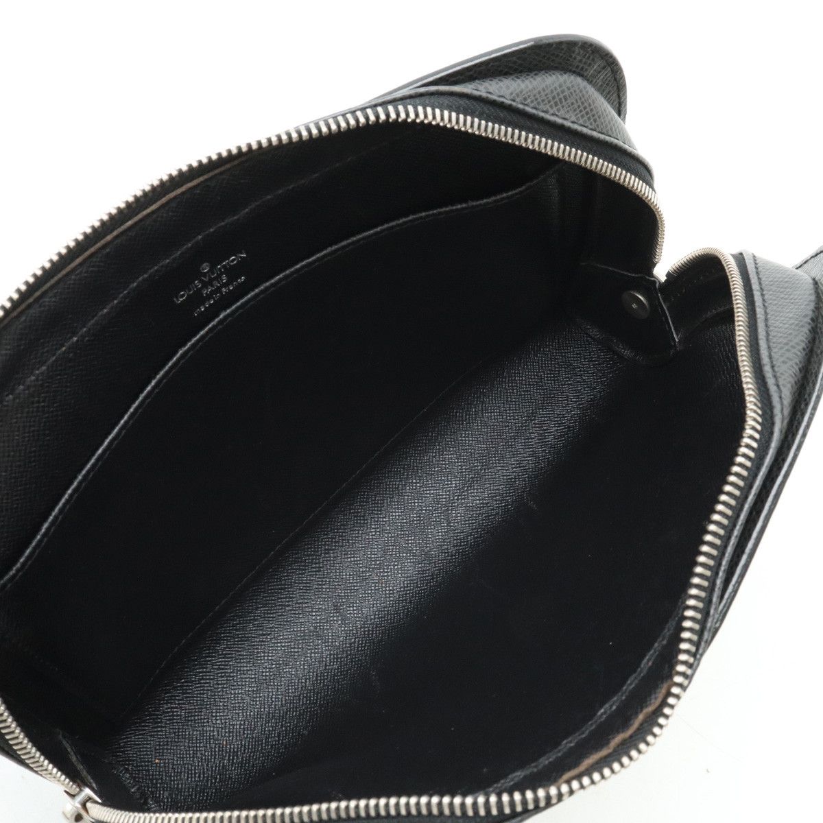 Louis Vuitton Louis Vuitton Louis Vuitton Taiga Leather Baikal Clutch Bag M30182 Leather Clutch Bag M30182 in Very Good Condition Size ONE SIZE - 6 Thumbnail