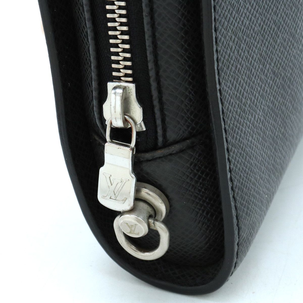 Louis Vuitton Louis Vuitton Louis Vuitton Taiga Leather Baikal Clutch Bag M30182 Leather Clutch Bag M30182 in Very Good Condition Size ONE SIZE - 5 Thumbnail