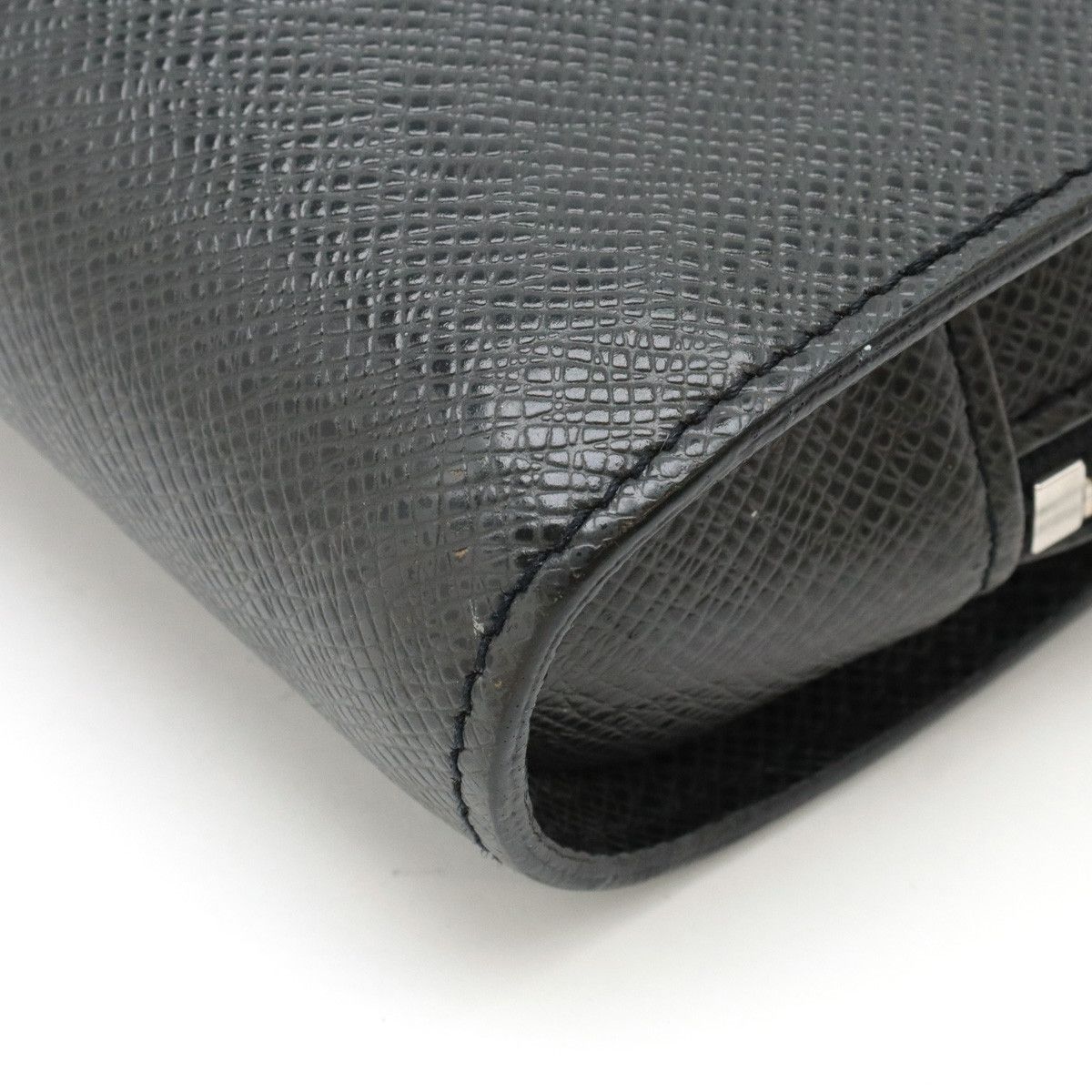 Louis Vuitton Louis Vuitton Louis Vuitton Taiga Leather Baikal Clutch Bag M30182 Leather Clutch Bag M30182 in Very Good Condition Size ONE SIZE - 3 Thumbnail