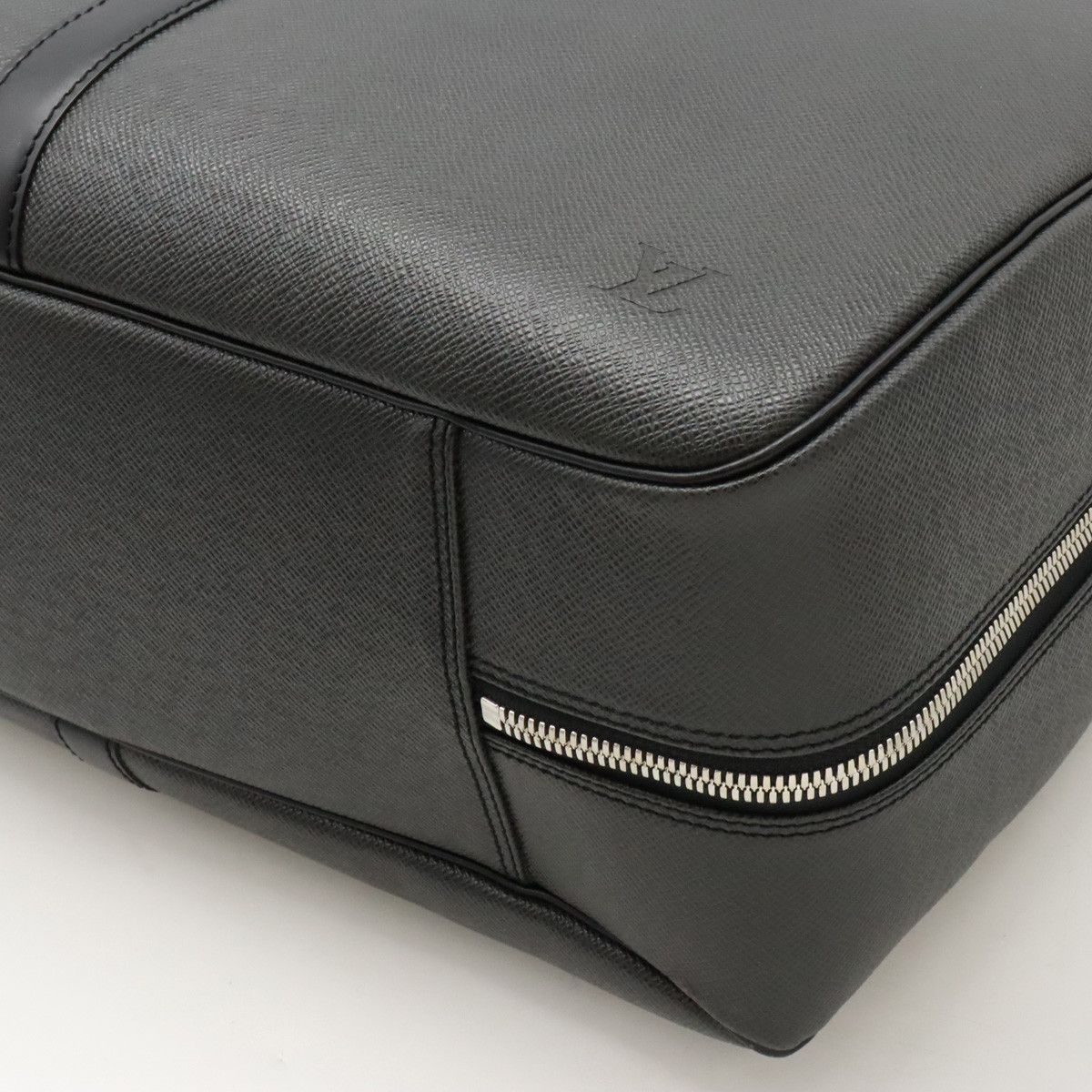Louis Vuitton Louis Vuitton Louis Vuitton Taiga Leather Elanga An Poche Boston Bag M30102 Leather Travel Bag M30102 in Great Condition Size ONE SIZE - 3 Thumbnail