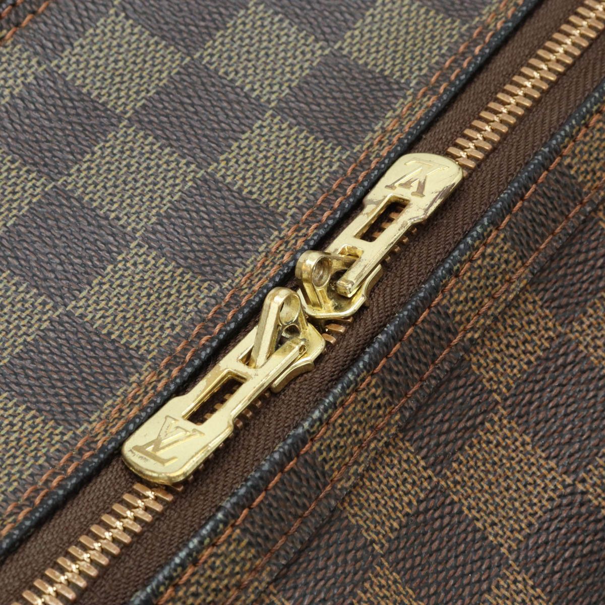 Louis Vuitton Louis Vuitton Louis Vuitton Damier Dorsoduro Shoulder Bag N45251 Canvas Crossbody Bag N45251 in Good Condition Size ONE SIZE - 4 Thumbnail