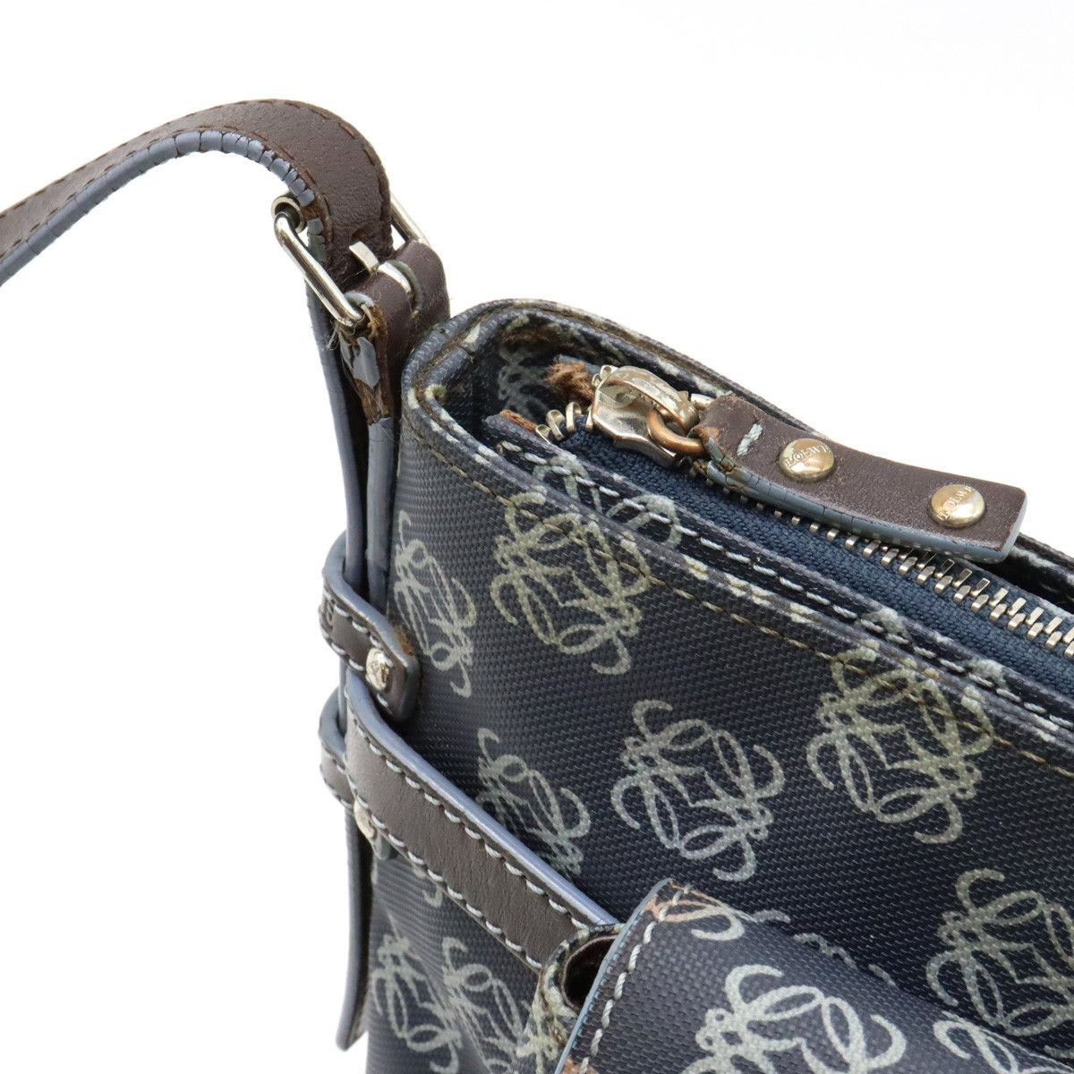 Loewe Loewe Loewe Anagram PVC Leather Shoulder Bag with Pouch Plastic Crossbody Bag in Good Condition Size ONE SIZE - 4 Thumbnail