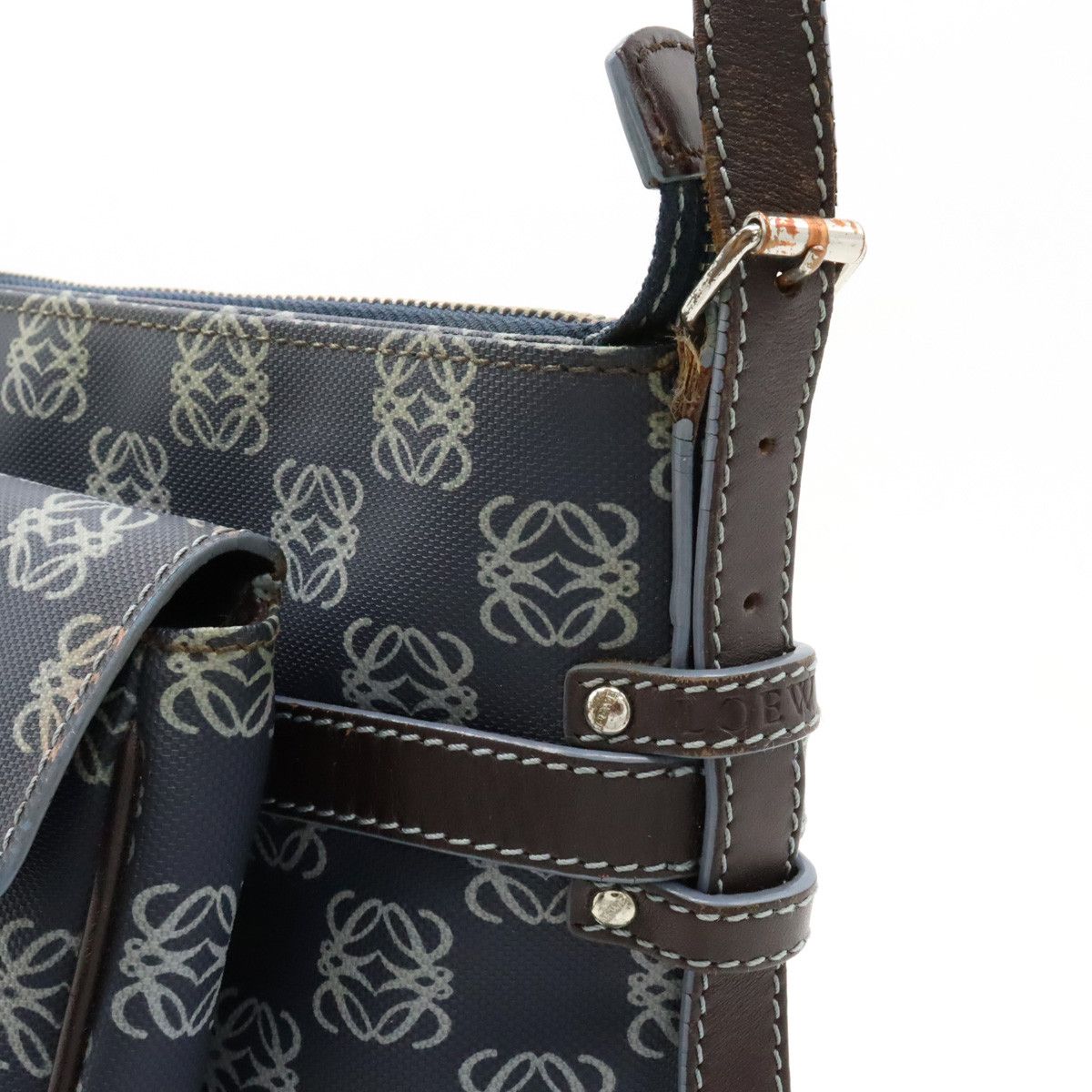 Loewe Loewe Loewe Anagram PVC Leather Shoulder Bag with Pouch Plastic Crossbody Bag in Good Condition Size ONE SIZE - 6 Thumbnail