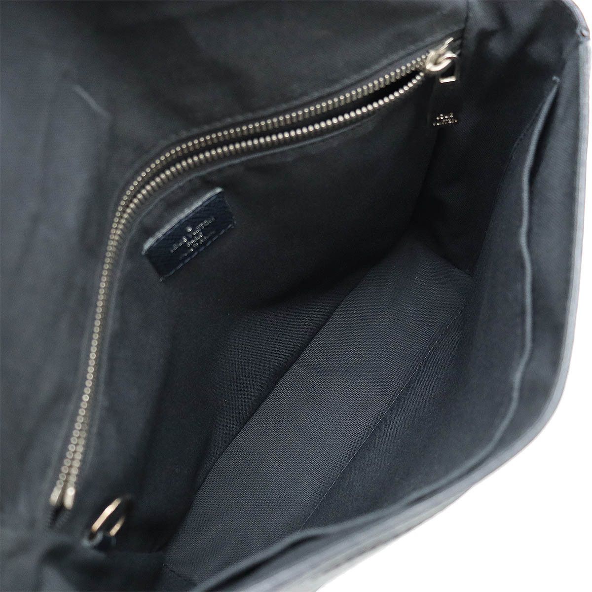 Louis Vuitton Louis Vuitton Louis Vuitton Taiga Leather Roman PM Shoulder Bag M32699 Leather Crossbody Bag M32699 in Very Good Condition Size ONE SIZE - 6 Thumbnail