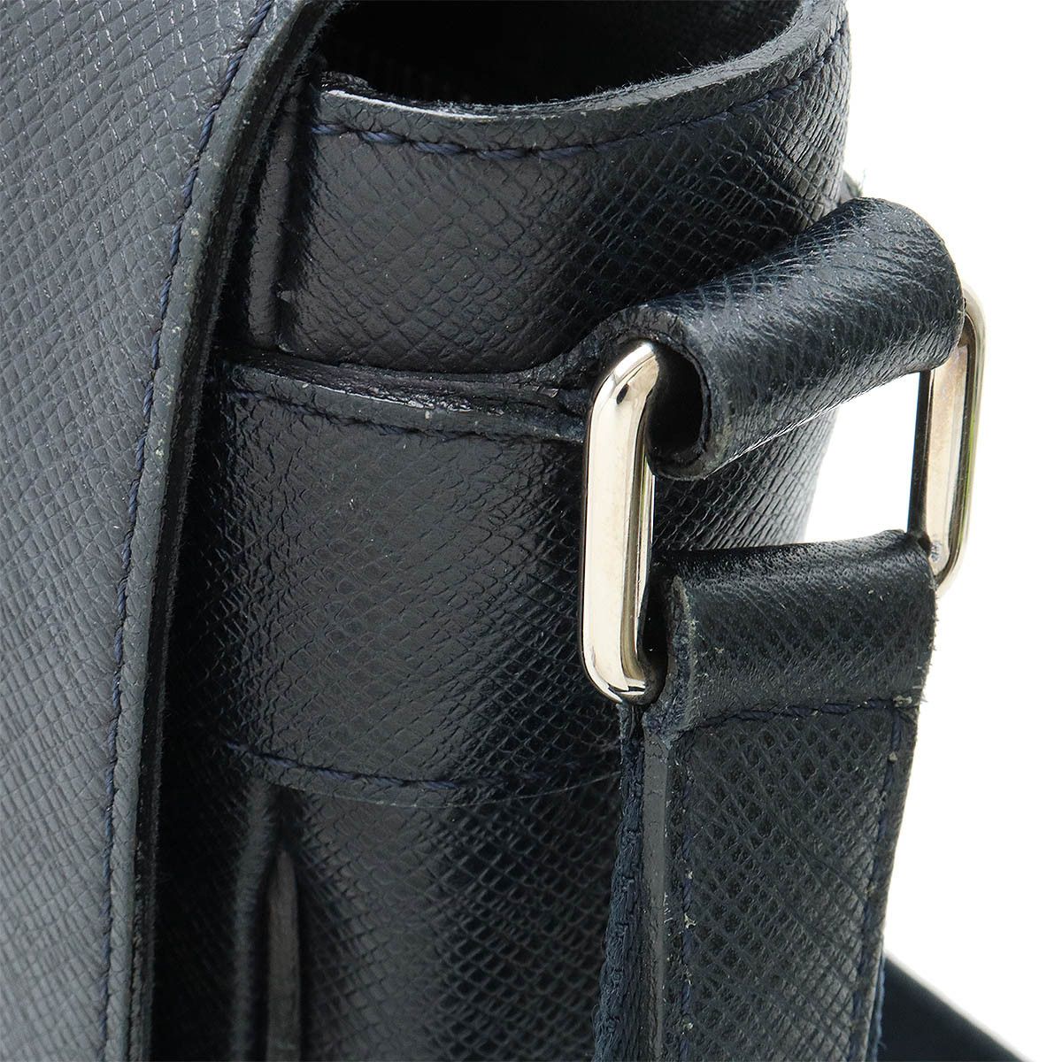 Louis Vuitton Louis Vuitton Louis Vuitton Taiga Leather Roman PM Shoulder Bag M32699 Leather Crossbody Bag M32699 in Very Good Condition Size ONE SIZE - 5 Thumbnail
