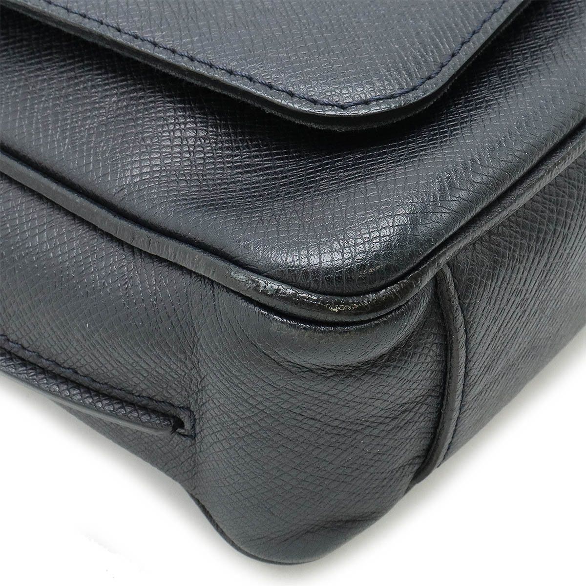 Louis Vuitton Louis Vuitton Louis Vuitton Taiga Leather Roman PM Shoulder Bag M32699 Leather Crossbody Bag M32699 in Very Good Condition Size ONE SIZE - 3 Thumbnail