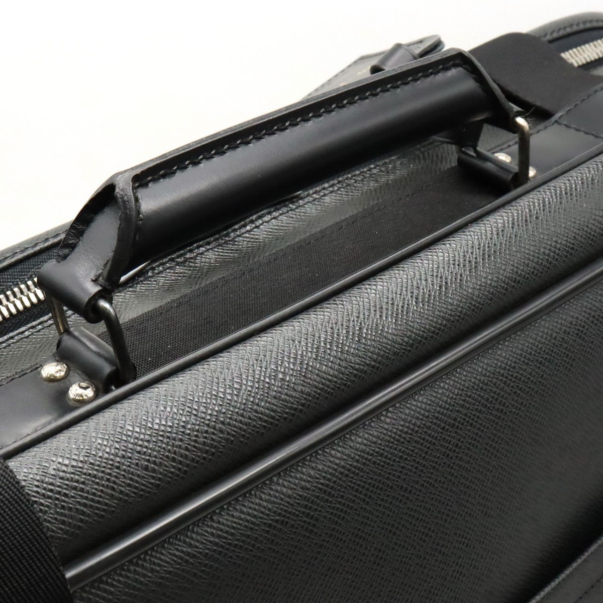 Louis Vuitton Louis Vuitton Louis Vuitton Taiga Leather Satellite 53 Suitcase Travel Bag M30092 Leather Travel Bag M30092 in Great Condition Size ONE SIZE - 4 Thumbnail