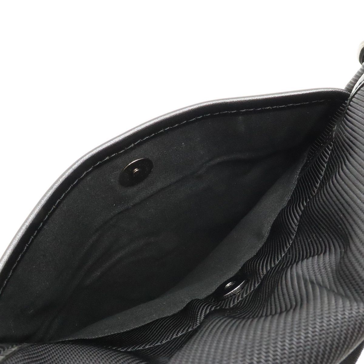 Burberry Burberry Burberry Black Label Nylon Canvas Leather Shoulder Bag Canvas Crossbody Bag in Very Good Condition Size ONE SIZE - 7 Thumbnail