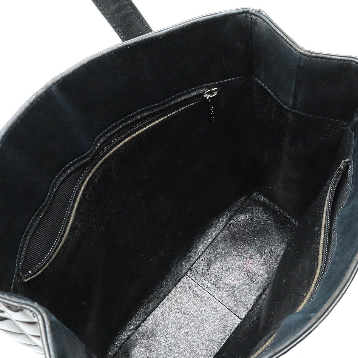Chanel Chanel Chanel Patent Leather Chocobar Tote Bag A20131 Leather Handbag A20131 in Good Condition Size ONE SIZE - 6 Thumbnail