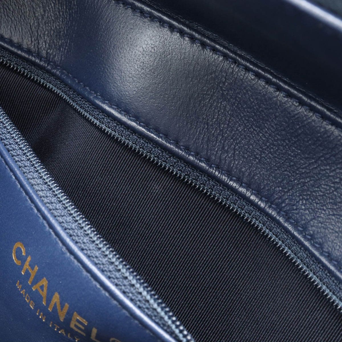 Chanel Chanel Chanel Caviar Skin CC Filigree Matelasse Vanity Case Handbag A93344 Leather Handbag A93344 in Pristine Condition Size ONE SIZE - 6 Thumbnail