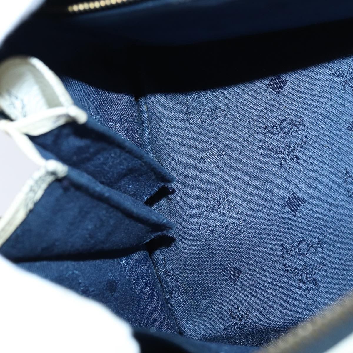 MCM Visetos White Canvas Handbag (Pre-Owned) Size ONE SIZE - 19 Thumbnail