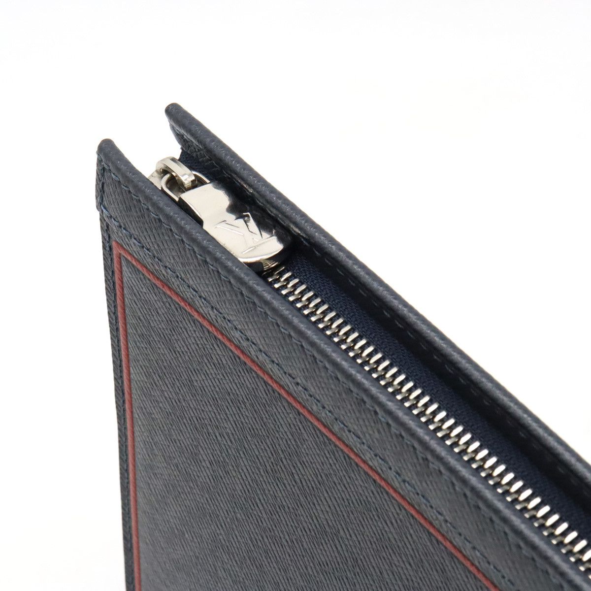 Louis Vuitton Louis Vuitton Louis Vuitton Taiga Pochette Voyage MM Clutch Leather Clutch Bag M63394 Size ONE SIZE - 6 Thumbnail