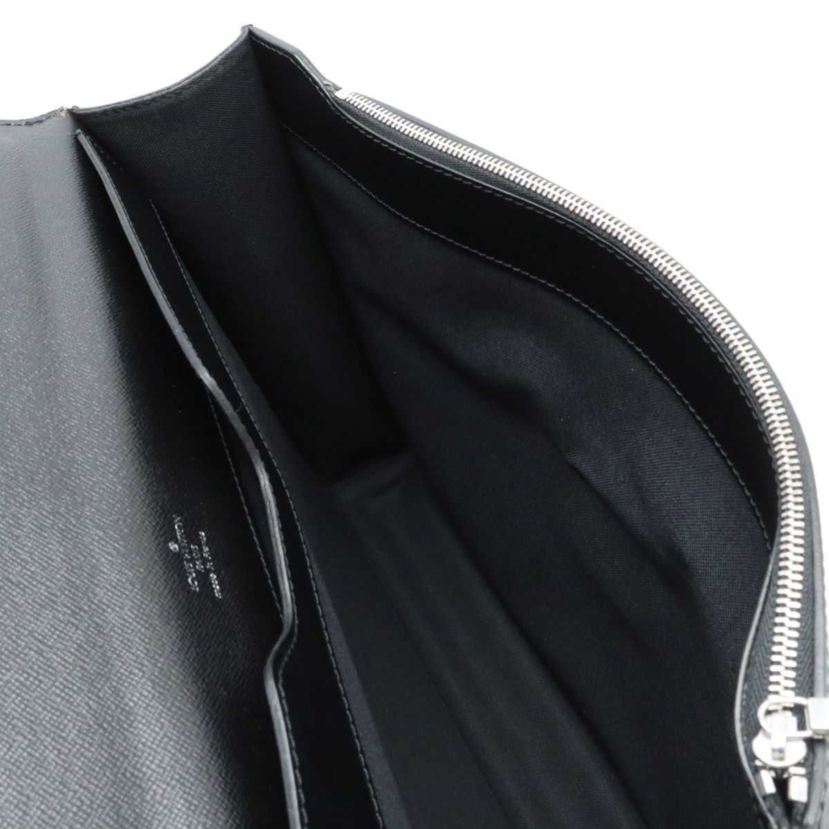 Louis Vuitton Louis Vuitton Louis Vuitton Taiga Leather Briefcase M31092 Leather Business Bag M31092 in Great Condition Size ONE SIZE - 5 Thumbnail