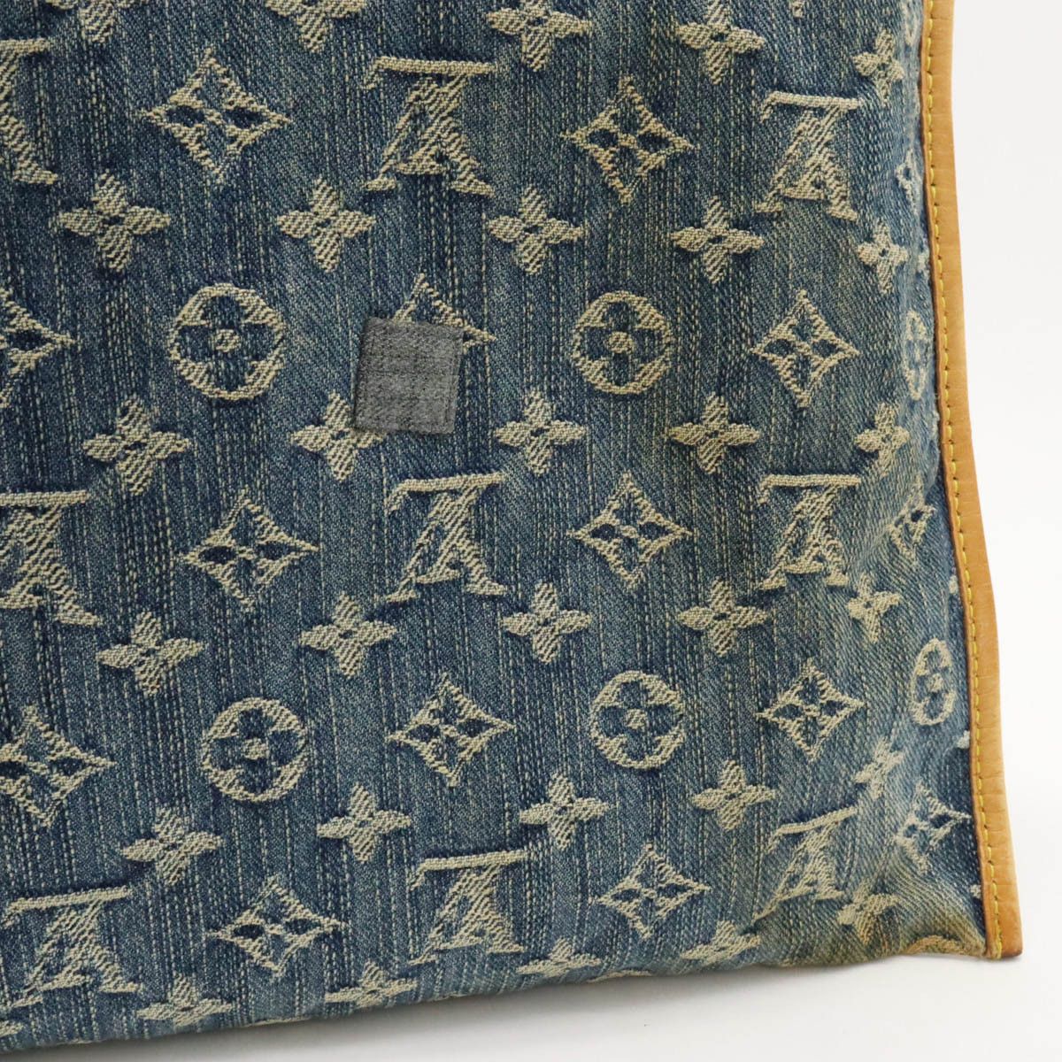 Louis Vuitton Louis Vuitton Louis Vuitton Monogram Denim Flat Shopper Tote Bag M95018 Canvas Tote Bag M95018 in Good Condition Size ONE SIZE - 9 Thumbnail