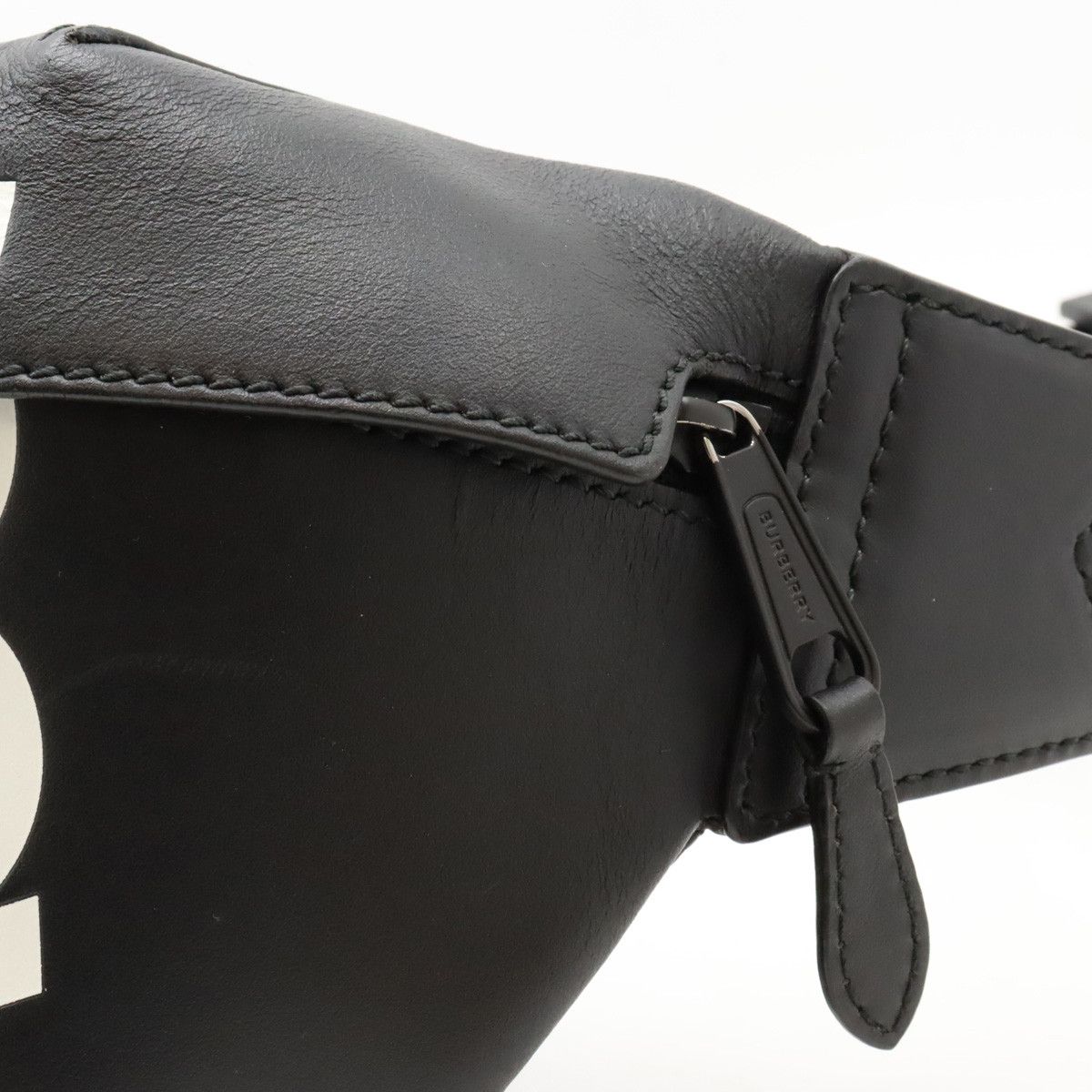 Burberry Burberry Burberry Leather ML MD Sonny Logo Body Bag Waist Pouch 8051849 Leather Belt Bag 8051849 in Very Good Condition Size ONE SIZE - 6 Thumbnail