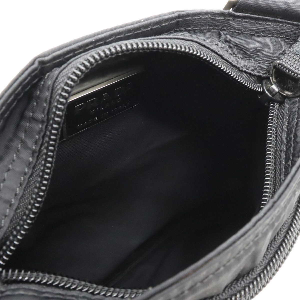 Prada Prada Prada Nylon/Leather VELA Shoulder Bag Pochette B7372 Canvas Crossbody Bag B7372 in Great Condition Size ONE SIZE - 5 Thumbnail