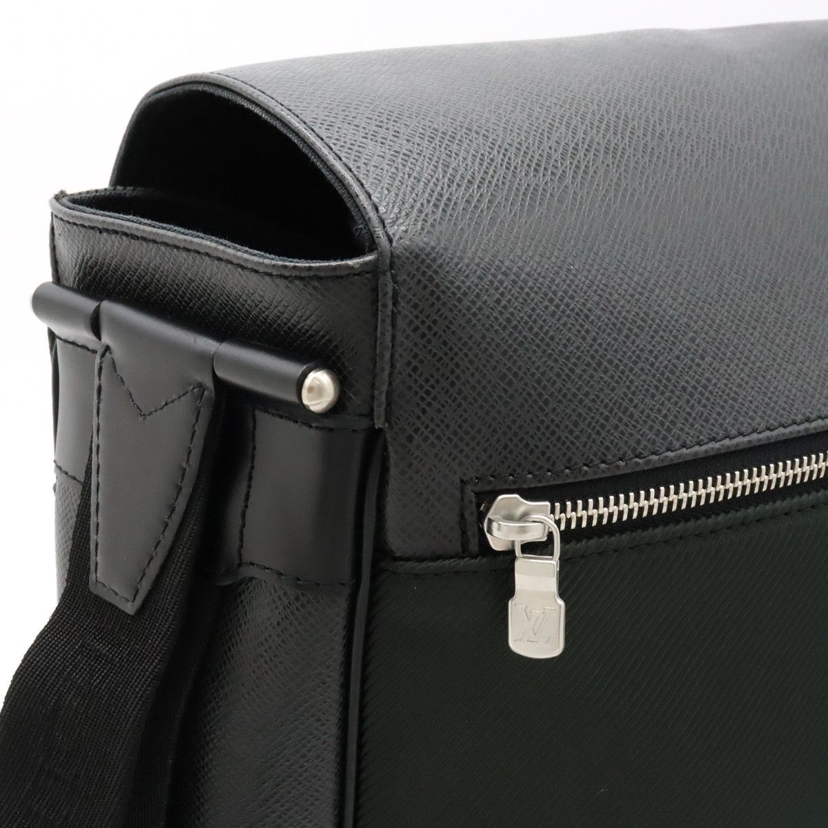 Louis Vuitton Louis Vuitton Louis Vuitton Taiga Leather Canvas Victor Shoulder Bag M30142 Leather Crossbody Bag M30142 in Very Good Condition Size ONE SIZE - 6 Thumbnail