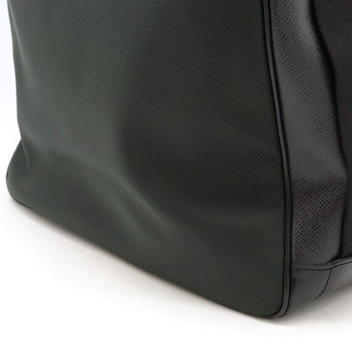 Louis Vuitton Louis Vuitton Louis Vuitton Taiga Leather Canvas Victor Shoulder Bag M30142 Leather Crossbody Bag M30142 in Very Good Condition Size ONE SIZE - 7 Thumbnail