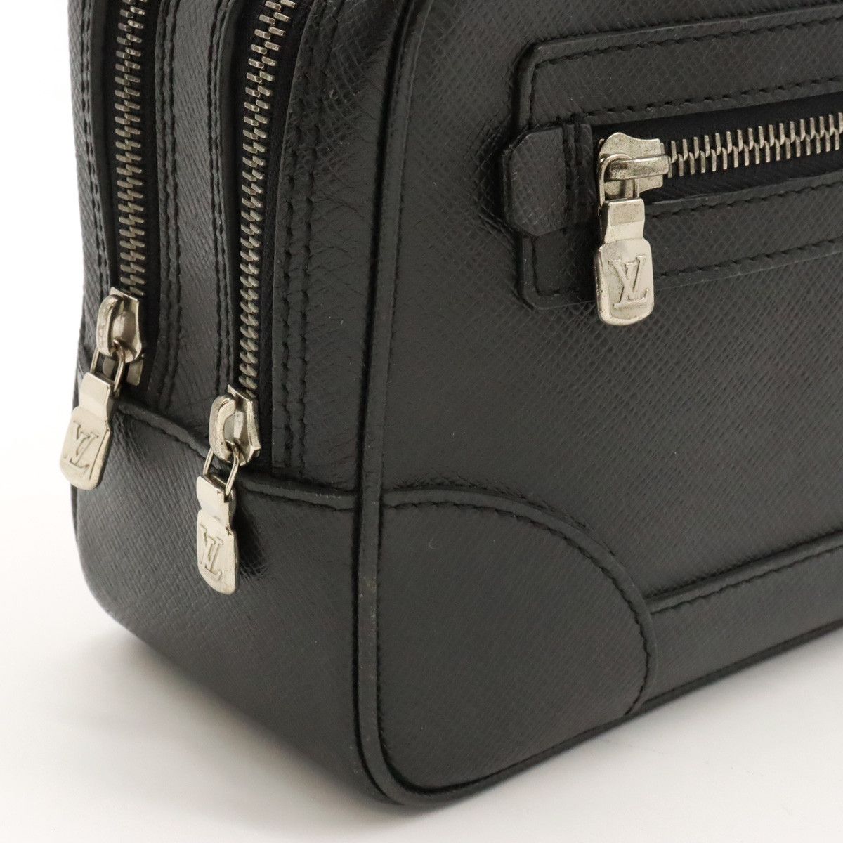 Louis Vuitton Louis Vuitton Louis Vuitton Taiga Pavel Leather Clutch Bag M31142 Leather Clutch Bag M31142 in Very Good Condition Size ONE SIZE - 6 Thumbnail