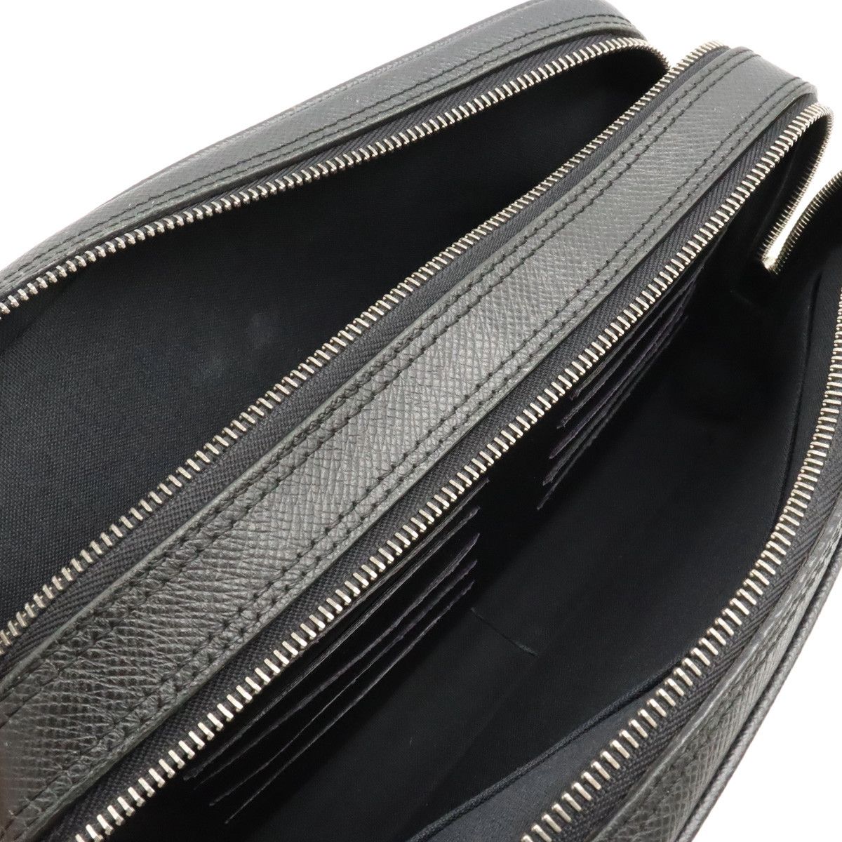 Louis Vuitton Louis Vuitton Louis Vuitton Taiga Pavel Leather Clutch Bag M31142 Leather Clutch Bag M31142 in Very Good Condition Size ONE SIZE - 4 Thumbnail